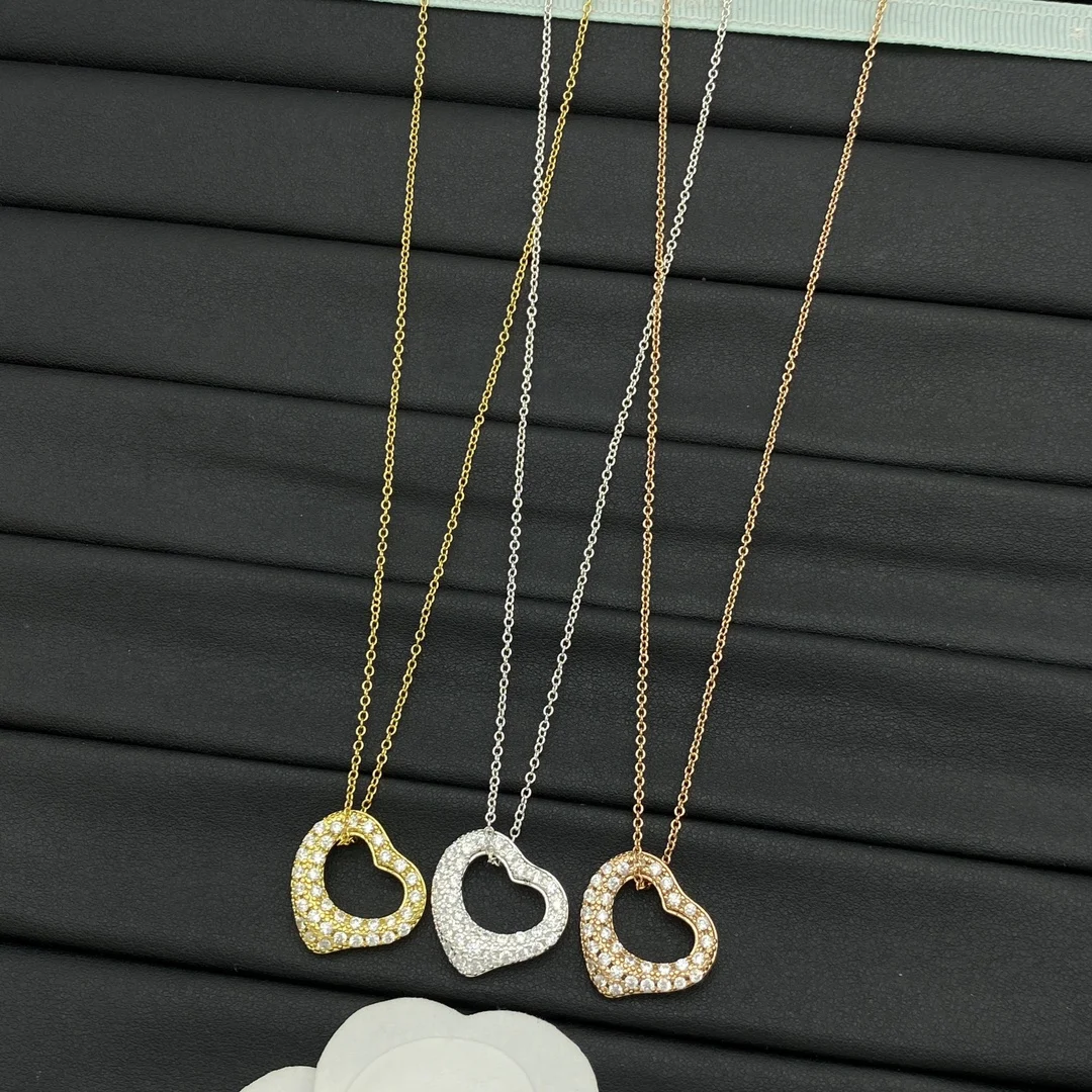 

Sterling silver 925 small and exquisite love pendant necklace is a versatile party match