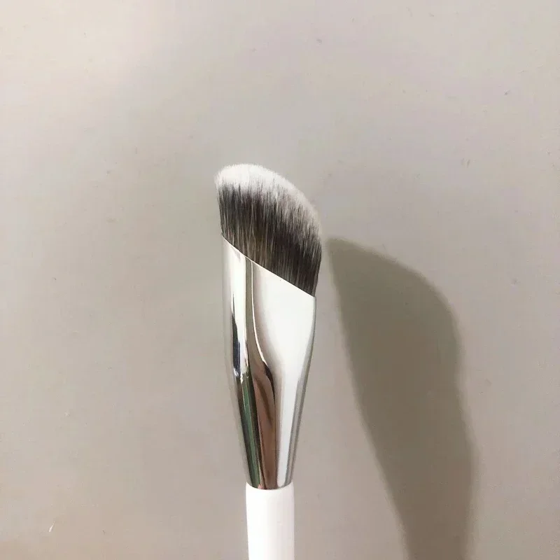 Makeup Concealer Brush for under Eye Cream Corrector Blending Liquid Foundation Nose Contour Professional Wholesale