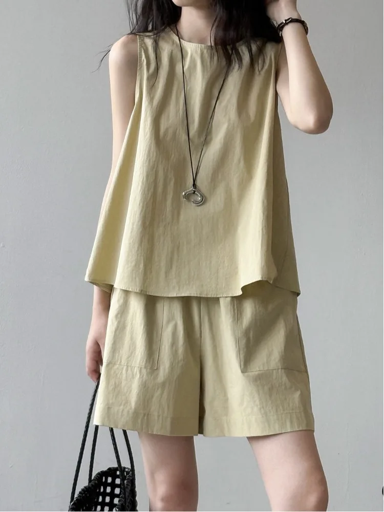 

Backless Crop Top And Wide Leg Shorts Two Piece Set Summer 2026 Loose Fit Retro Style Women's Fashion Ensemble Cotton Material