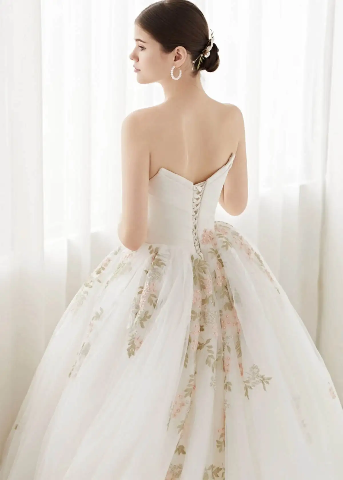 Elegant A Line Wedding Dresses Flower Embroidery Lace Backless Bridal Gown Cathedral Train Vestidos De Novia Customized