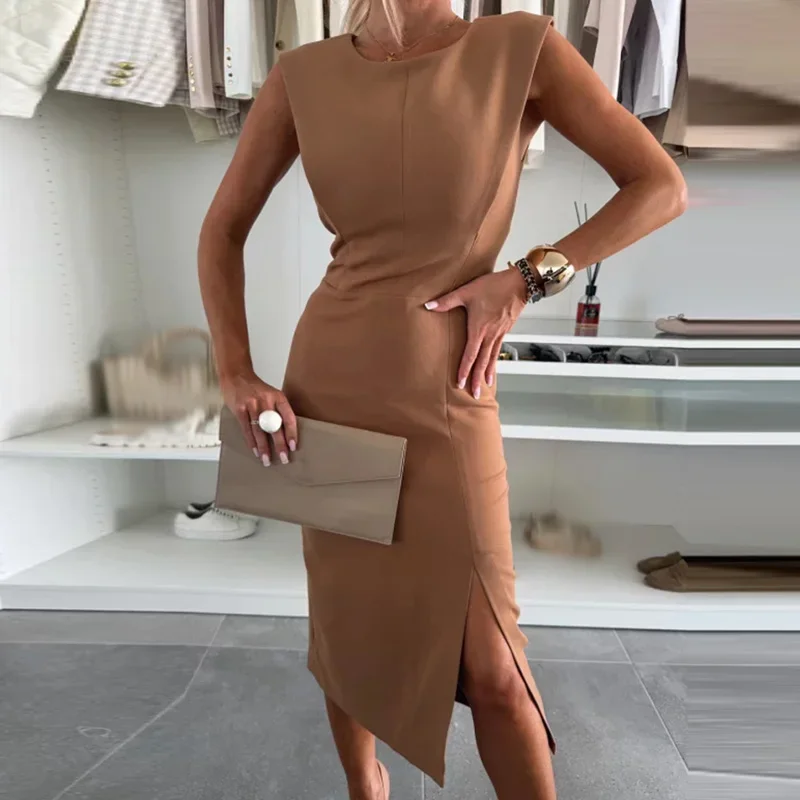 فستان مكتب أنيق للسيدات برقبة دائرية فستان مكتب نحيف موضة سادة مفتوح الشق للركاب فستان ميدي صيفي 2025 بدون أكمام للحفلات الخصر