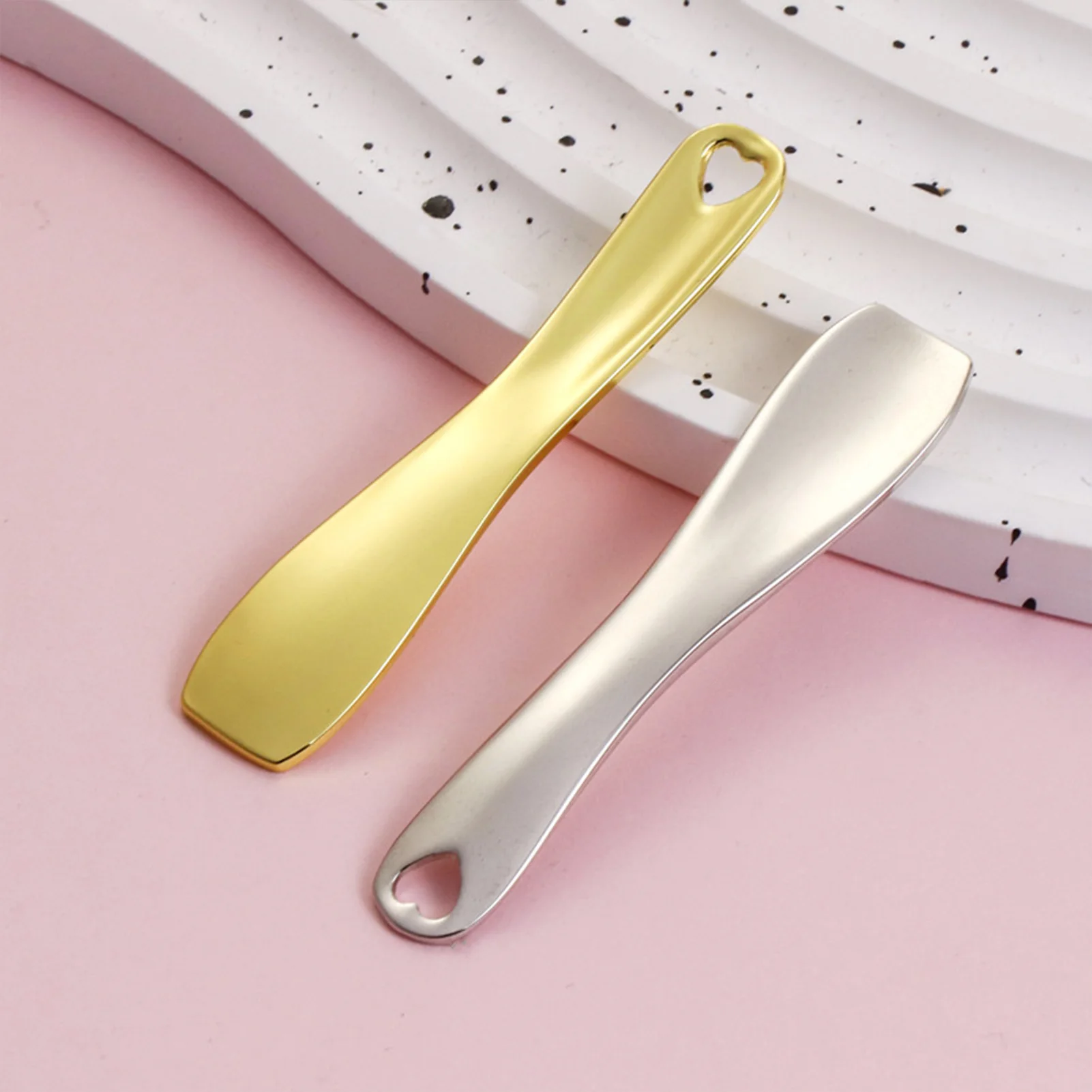 

Heart Shape Eye Massage Tools metal Eye Cream Spoon 6x1.2cm with Hanging Hole for Skincare Creams Lotions Face Massage Tool