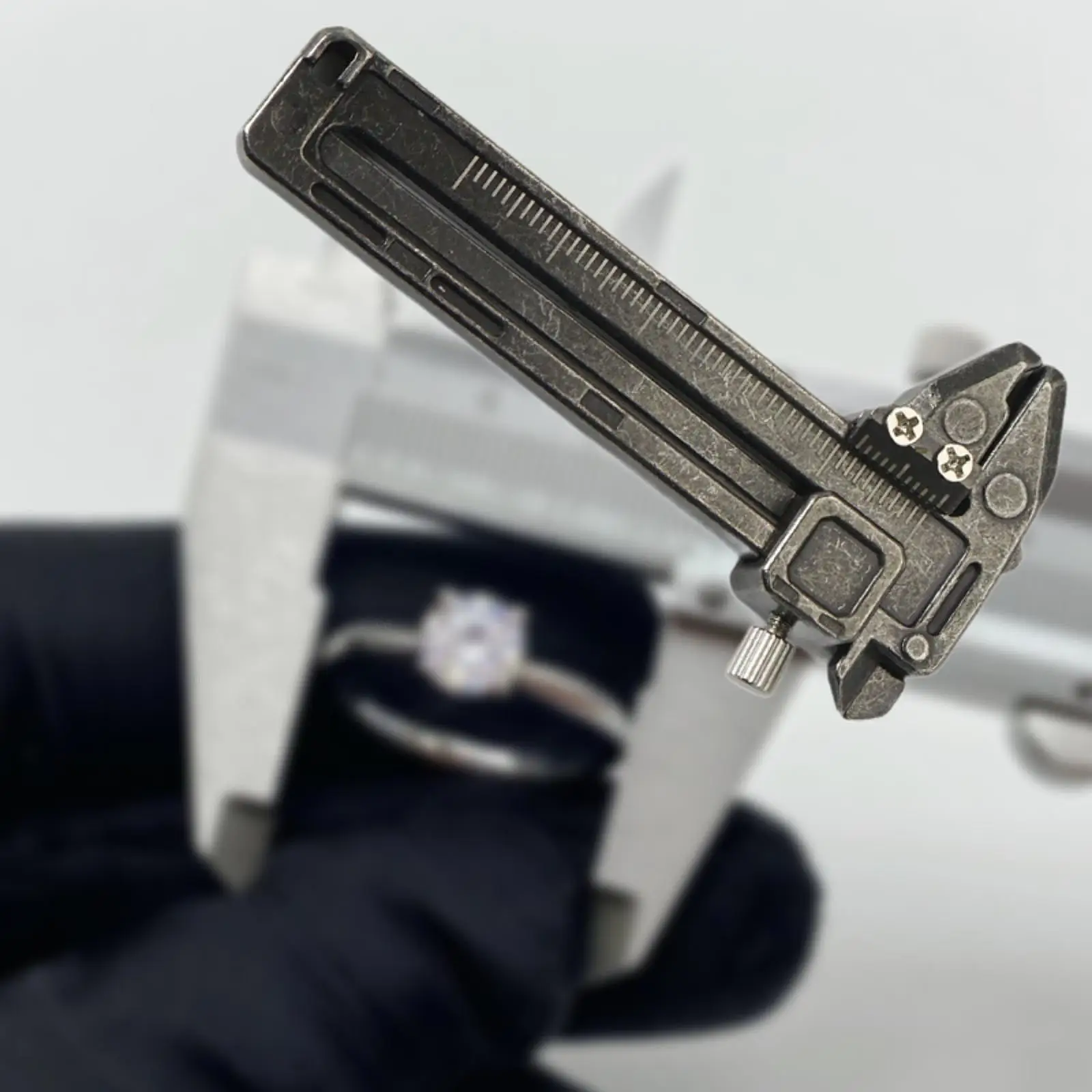 

Мини-штангенциркуль многофункциональный, компактный карманный измерительный инструмент с раздвижной шкалой для деревообработки и рукоделия