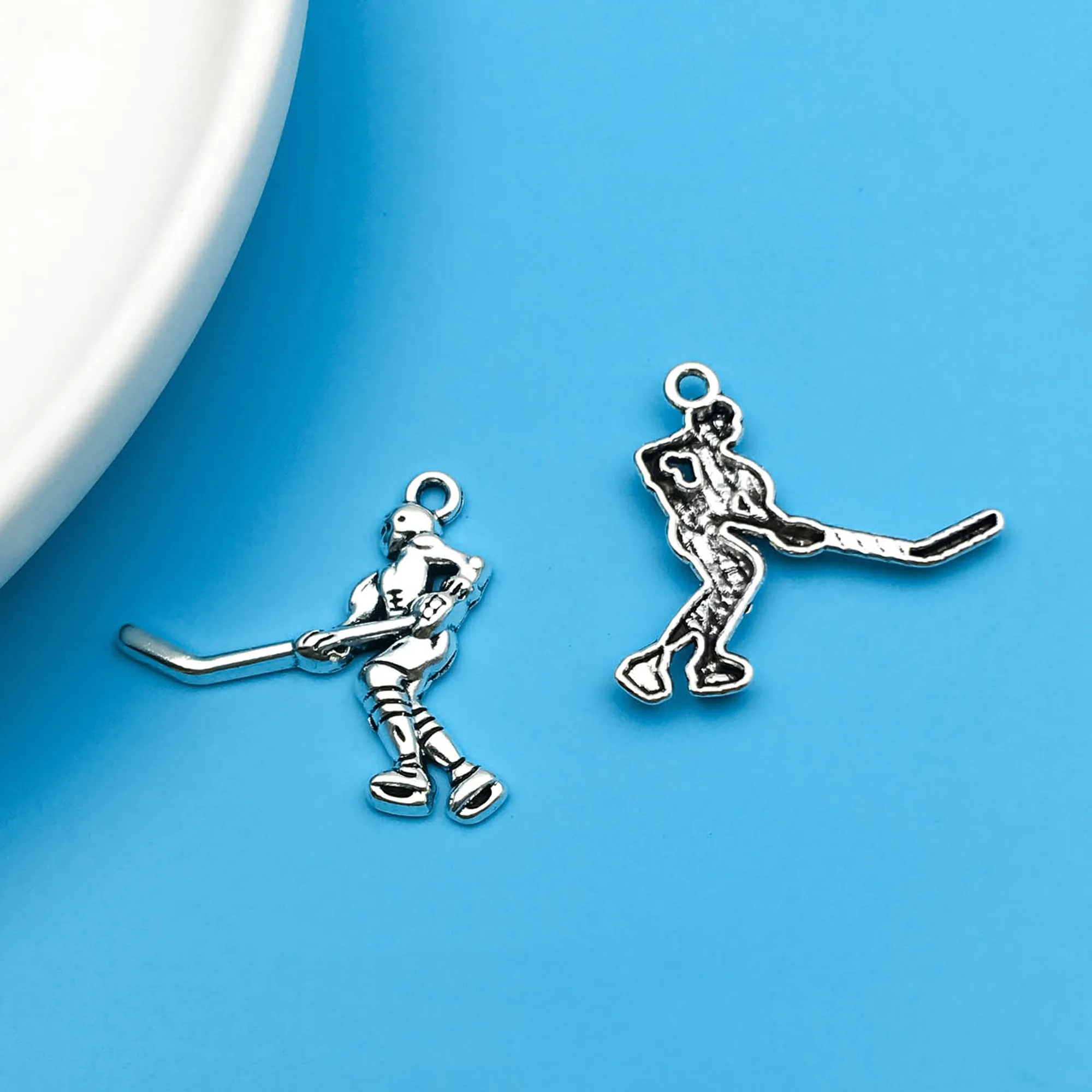 10/20pcs Antique Silvery Ice Hockey Athlete Charms Alloy Sports Pendants For DIY Jewelry Making Findings Craft Accessories