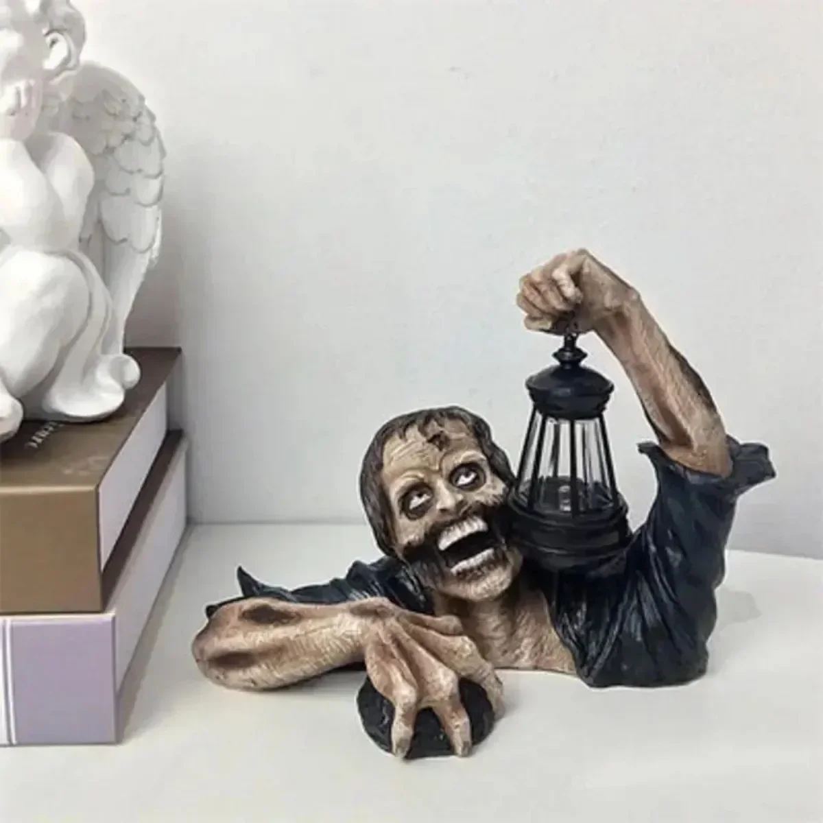 Halloween Garden Decorations, Crawling Zombie with LED Lantern Creeper Zombie Holding Lamp Statue Scary Halloween Decorations