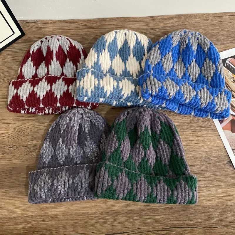 2025 New Autumn/Winter Collection: Stylish Women's Thermal Beanie for Travel – Diamond Check Wool Knit Hat
