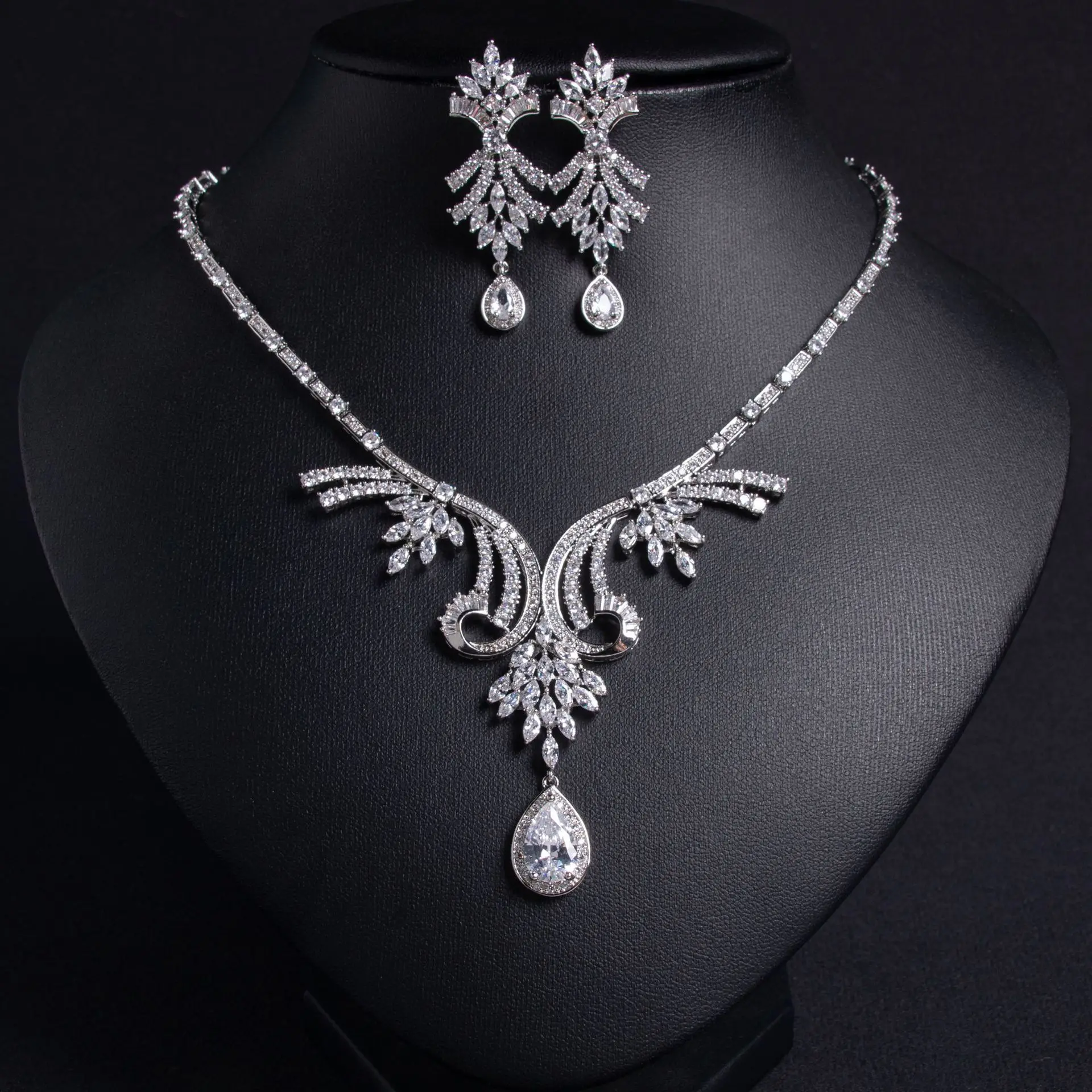 European and American Bridal Copper Zircon Pendant Jewelry Necklace Earrings Two-piece Set