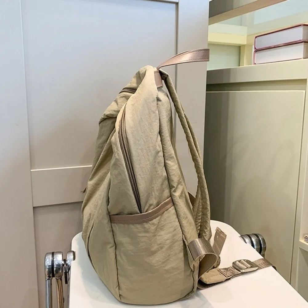 Zaino da viaggio semplice in tinta unita Zaino leggero multitasche in nylon Zaino da studente di grande capacità in stile coreano da uomo