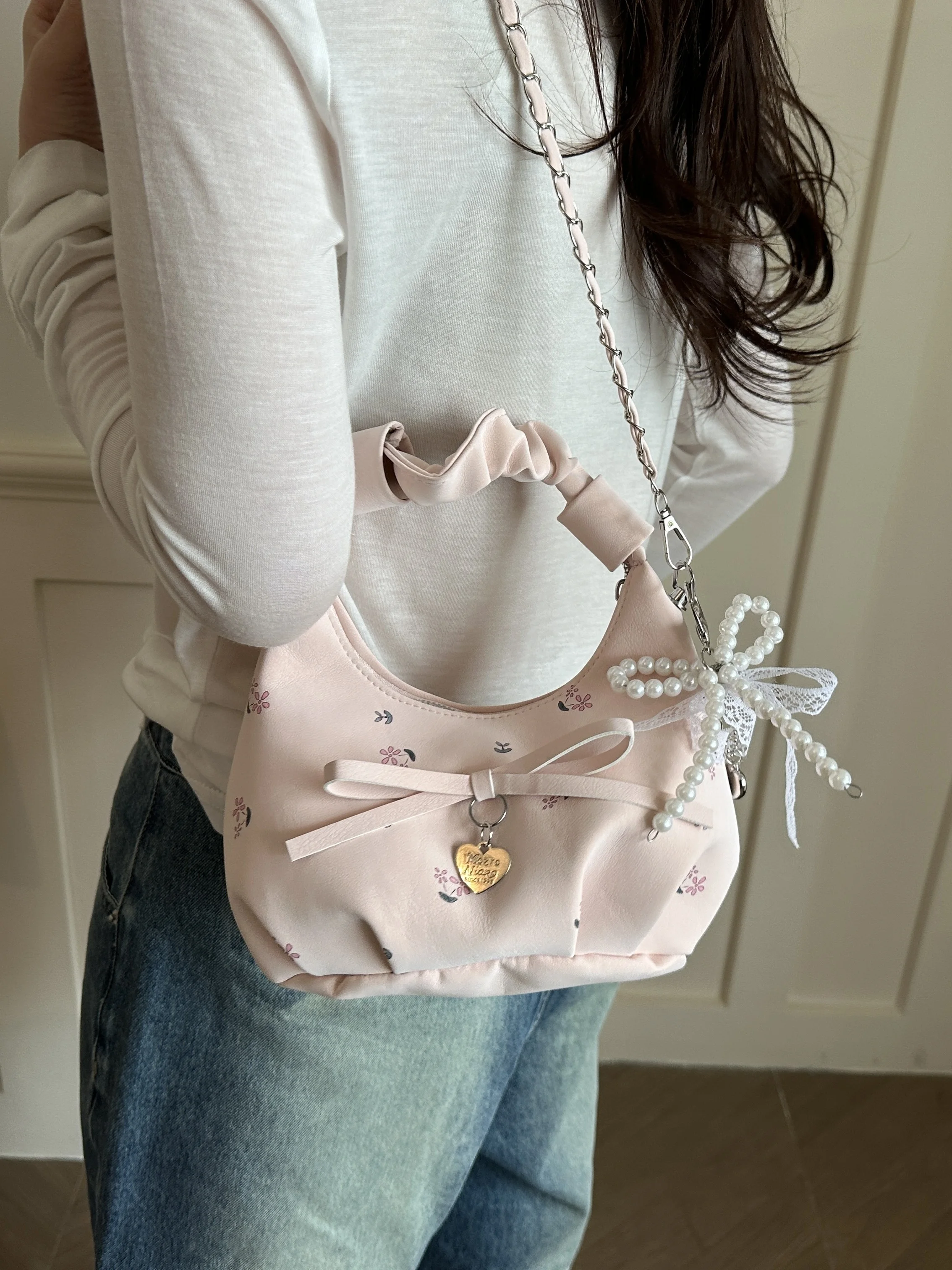 Korean Style Minimalist Crossbody Bag Spring 2026 New Fashionable Handbag High Aesthetic Value Small Elegant Handbag