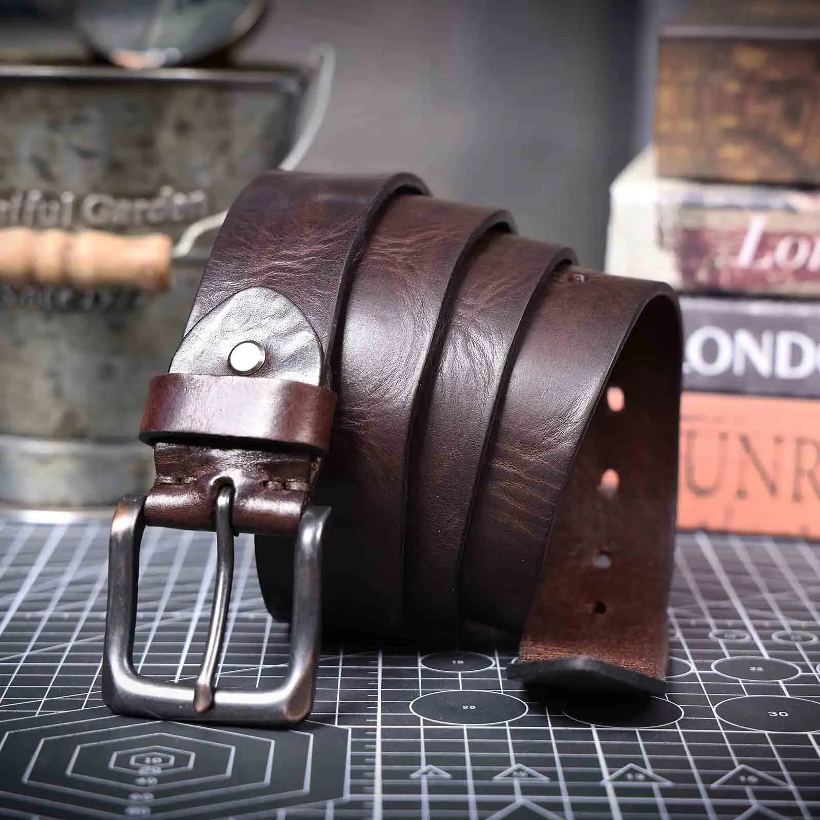 Vintage Echtleder Herren-Gürtel aus Rindsleder mit Dornschließe, Italienisches Verdicktes Leder mit Geschenkbox, Ideale Geschenkwahl – Detail 12