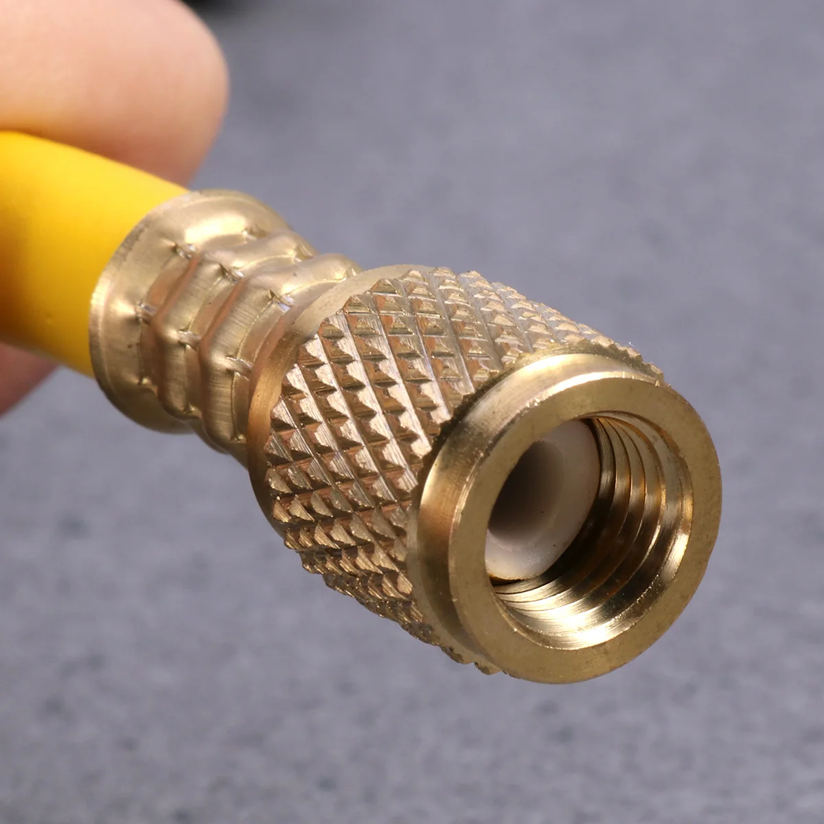 

Strong Construction R134A Refrigerant Hose Easy And Convenient Use For Car Air Conditioning System R12 R22 Supplement Tool