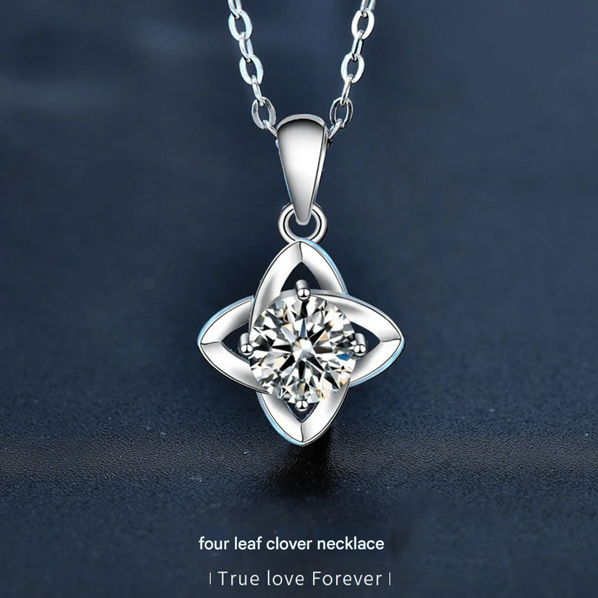 

S925 sterling silver moissanite four-leaf clover pendant necklace female imitation diamond clavicle chain, a lucky gift for her