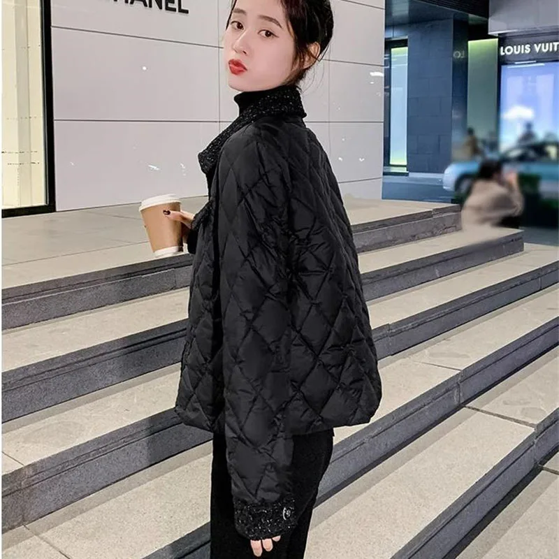 2024 Short Cotton Coat Women's Winter New Thin Outerwears Cotton-Padded Jacket Fashion White Black Puffer Coats Female