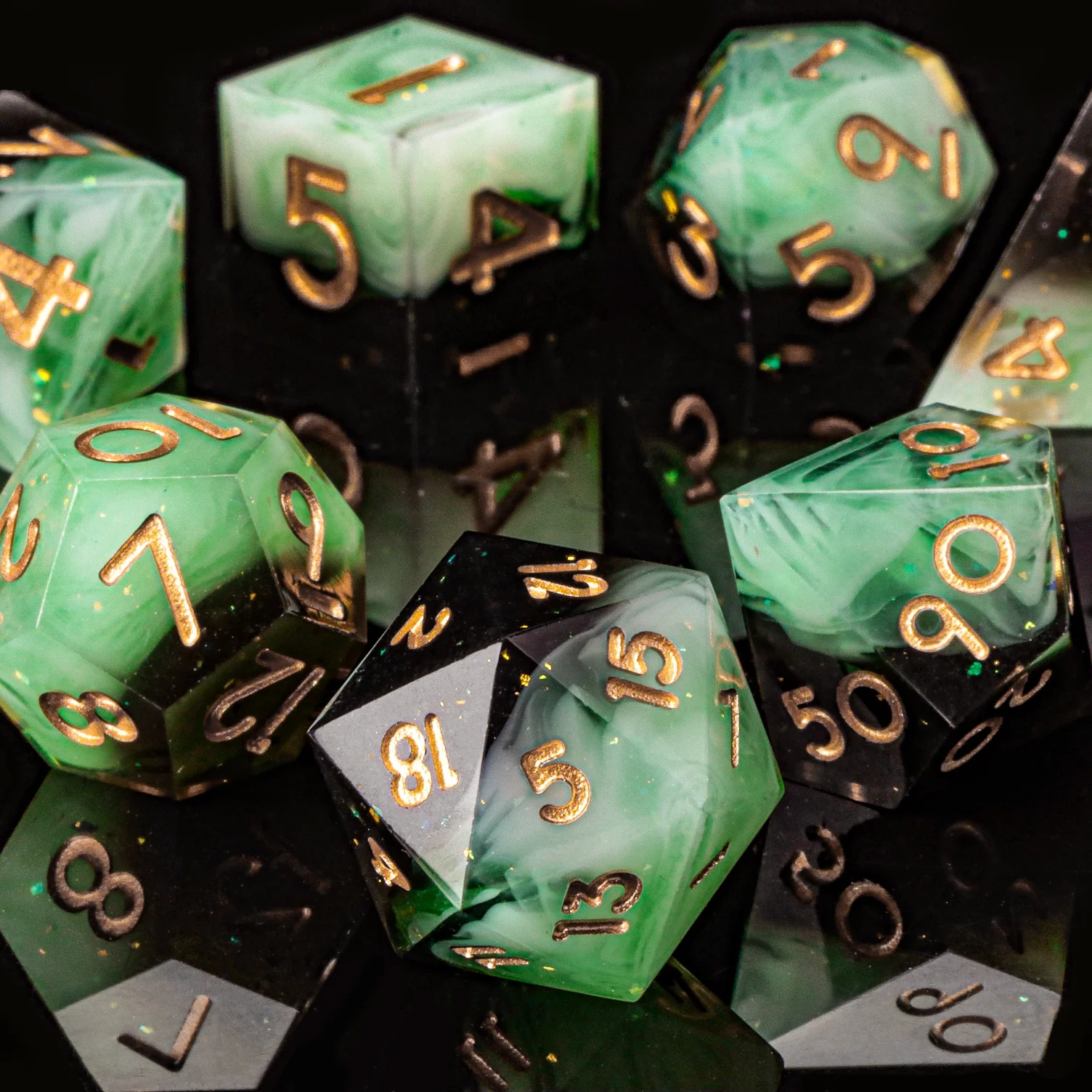 

Зеленые кубики D&D для ролевых игр, набор кубиков D и D, многогранные игральные кости с острыми краями для подземелий и драконов, DND, кубики из смолы, подарок