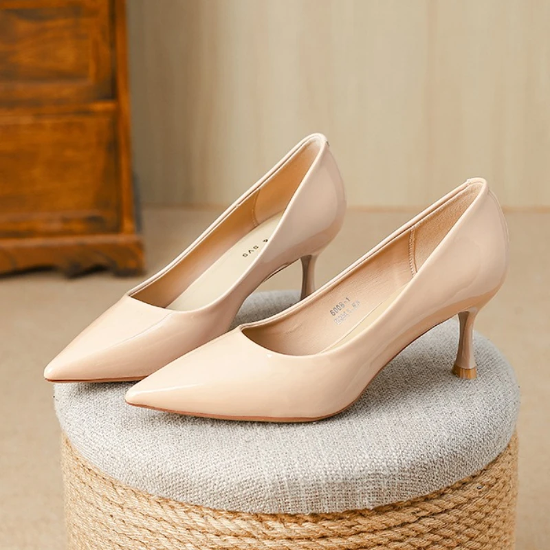 

Модные женские летние пикантные туфли из лакированной кожи на тонком высоком каблуке с острым носком, черные удобные офисные туфли на каблуке