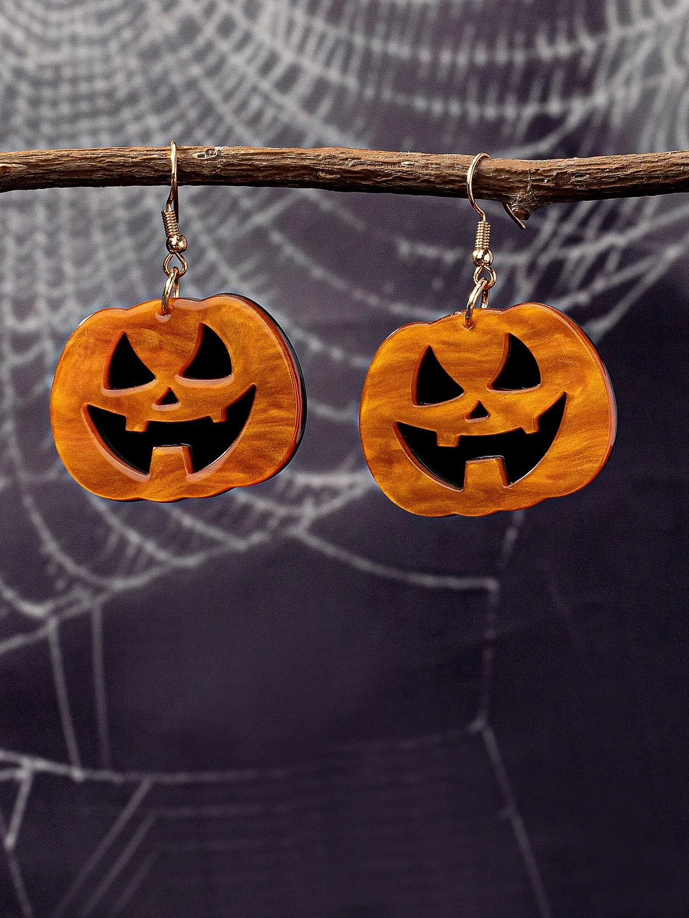 A Pair of Trendy and Versatile Pumpkin Earrings for Halloween
