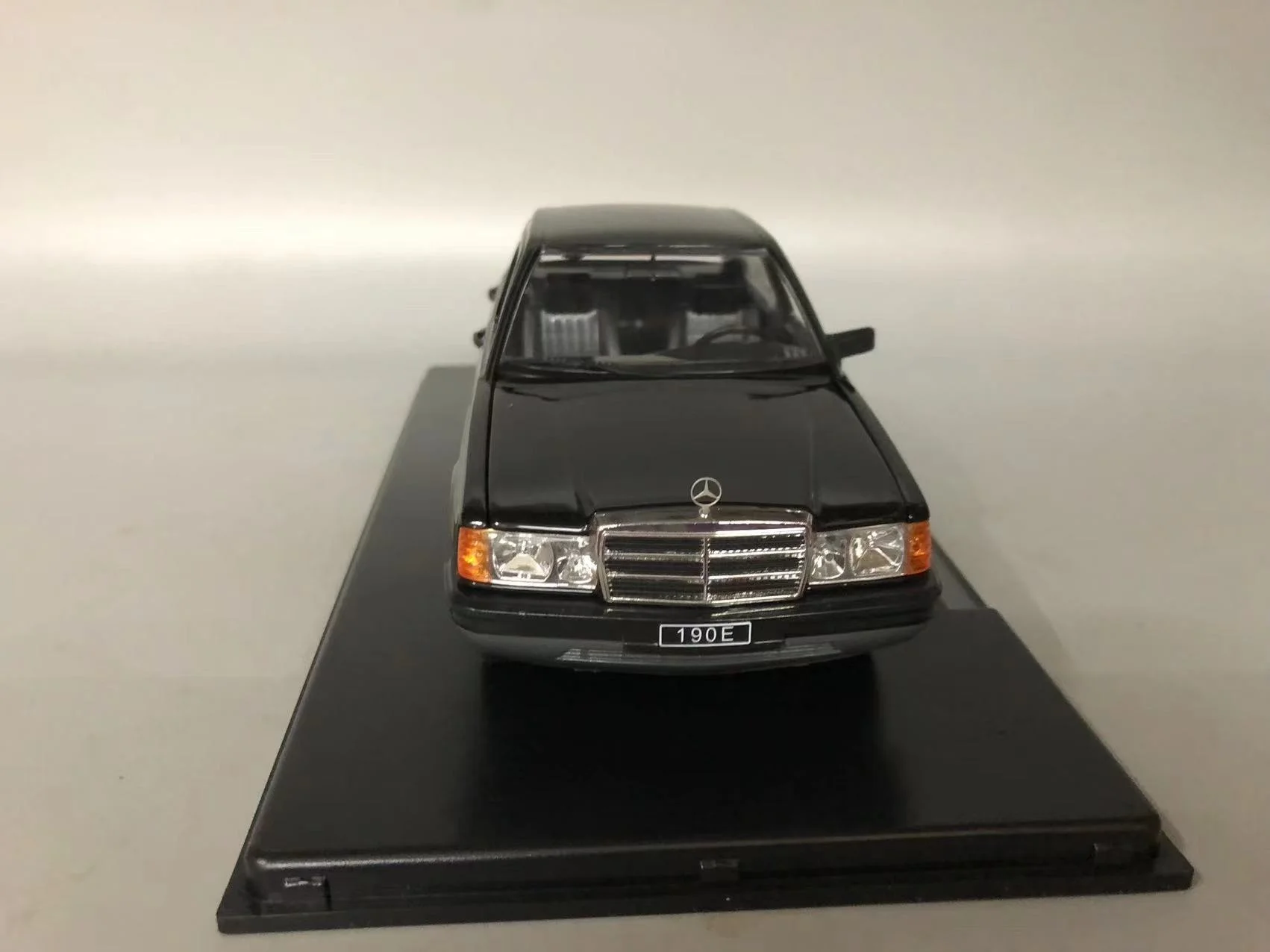 New To Special Price Die-cast Metal Original German 190E W201 S-class Sedan Model Gift Collection Ornaments Toys For Children