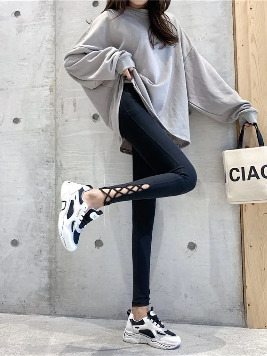 女性用中空フィットネスパンツ弾性スリミングランニングスポーツナインポイントベースヨガパンツセクシーな耳カバー