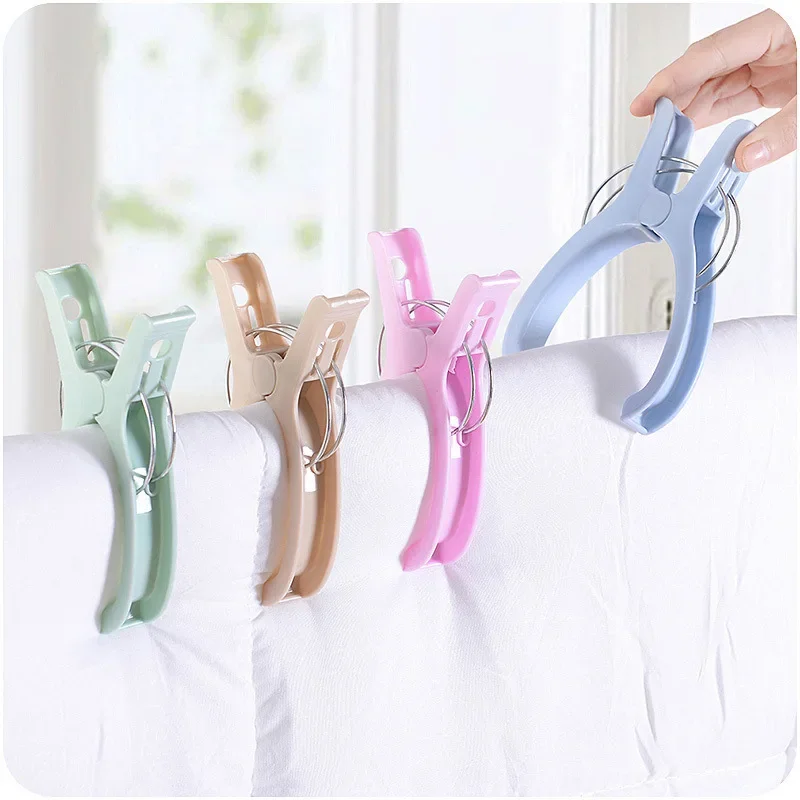 4Pcs Quilt Clothes Clips Practical Large Beach Towel Clips Plastic Quilt Pegs for Laundry Lounger Underwear Organization