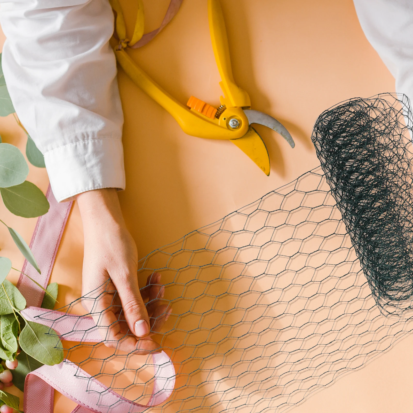 

Wire Mesh for Floral Arrangements 47 24x11 81inch Green Coated Iron Chicken Wire Netting DIY Crafts Plant Supports