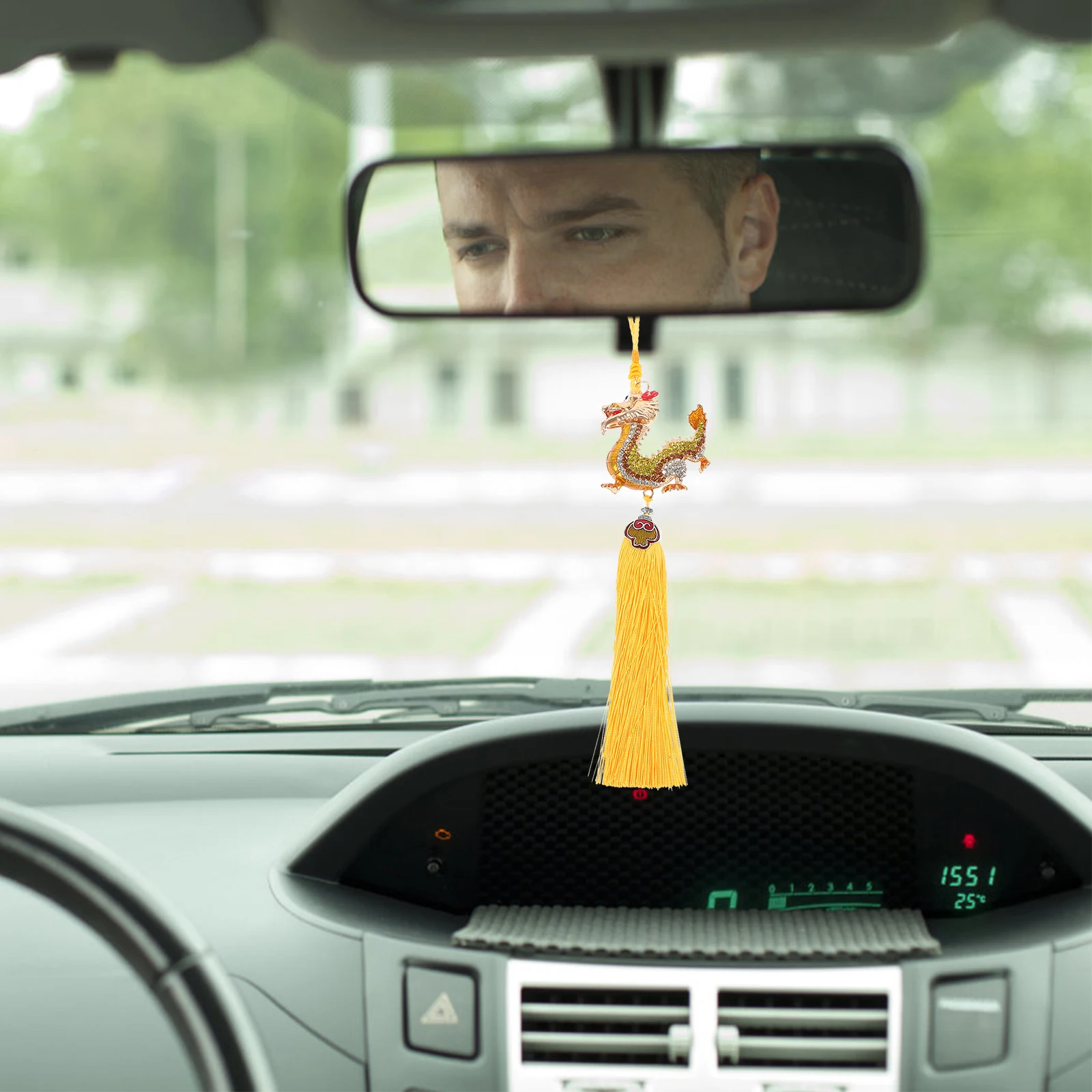 

Year of The Dragon Alloy Car Hanging nament 3D Zodiac Dragon Rear View Mirror Decoration Pendant Car Interior Accessories