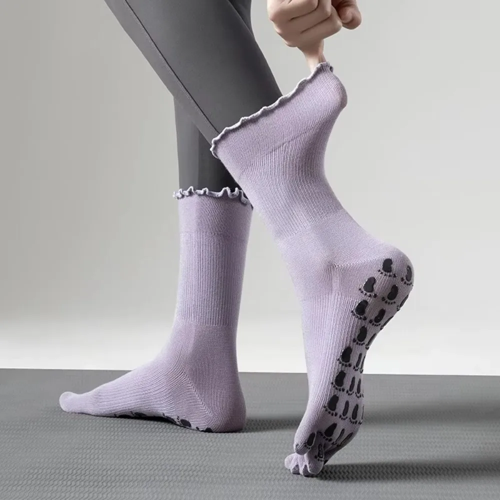 Non-Slip Silicone Five-Toe Yoga Socks Cotton Silicone Grip Pilates Grip Socks Breathable Mid-Calf Yoga Socks Floor Exercises