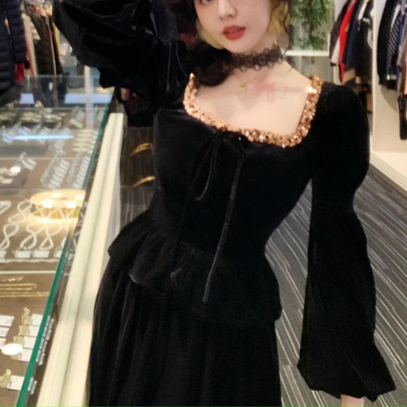 ชุดเดรสกำมะหยี่ซาตินสไตล์โกธิคยุคกลางสุดโรแมนติก คอเหลี่ยม ดีไซน์หรูหราสไตล์ฝรั่งเศส สำหรับฤดูใบไม้ร่วงและฤดูหนาว ชุดเดรสวินเทจสำหรับผู้หญิง