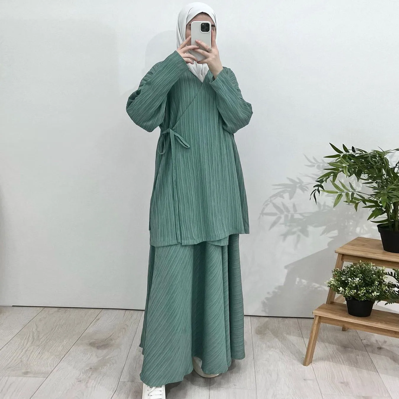 Kaftan Two-piece Sets Middle East Arab Women Clothing Clothing New Long-sleeved Wrinkled Fabric Loose Cardigan Shirt Bustier Set