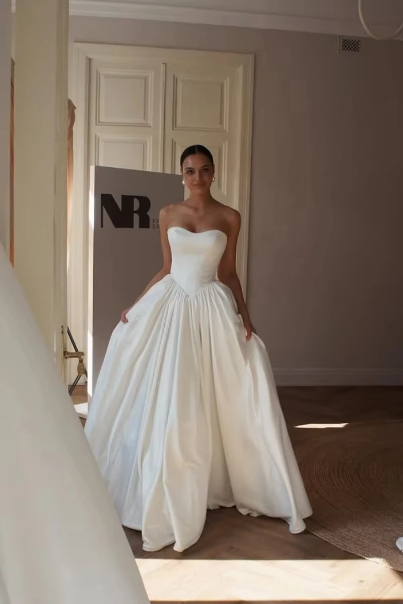 فساتين سهرة ماريسا للحفلات الفاخرة خط الزفاف الأبيض فساتين لحضور الحفلات الموسيقية الأنيقة 2025 مصنوعة حسب الطلب بدون أكتاف بدون أكمام