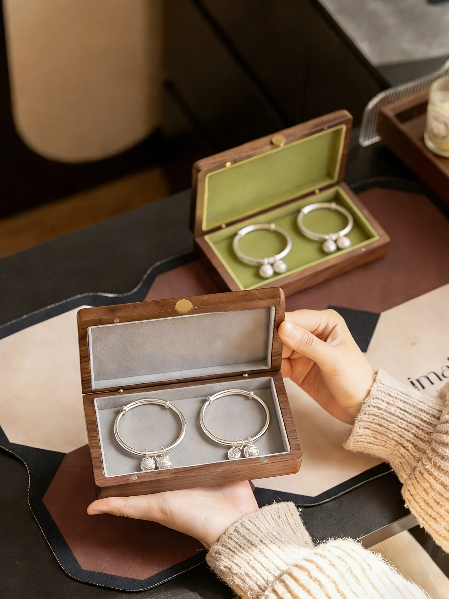 

Ele Handmade Wooden Jewelry Box Bracelet Storage Case Dustproof Luxury Bla Walnut Wood Vintage Sle Organizer