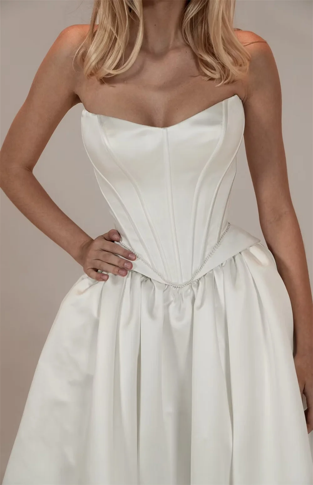 Tokyo Customized Elegant Strapless Wedding Dresses Sleeveless A-Line Satin Bridal Gowns 2025 White Court Train Wedding Gowns