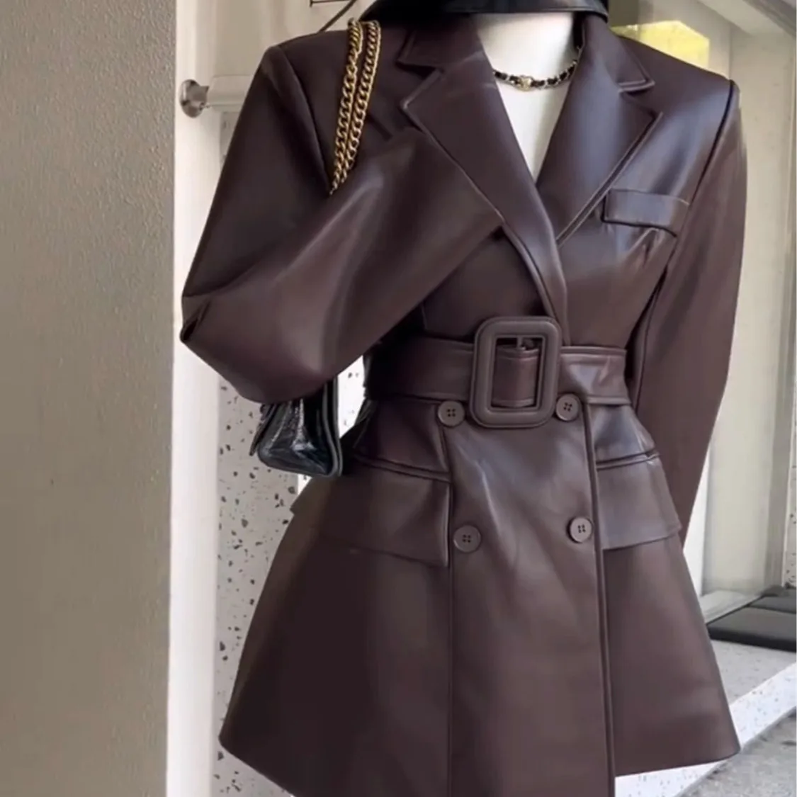 Nie Brown ريترو جلد Jaet المرأة الخريف جديد Sle عالية الخصر دعوى ملابس خارجية العصرية الشارع Sle فضفاضة تناسب طويلة Sve