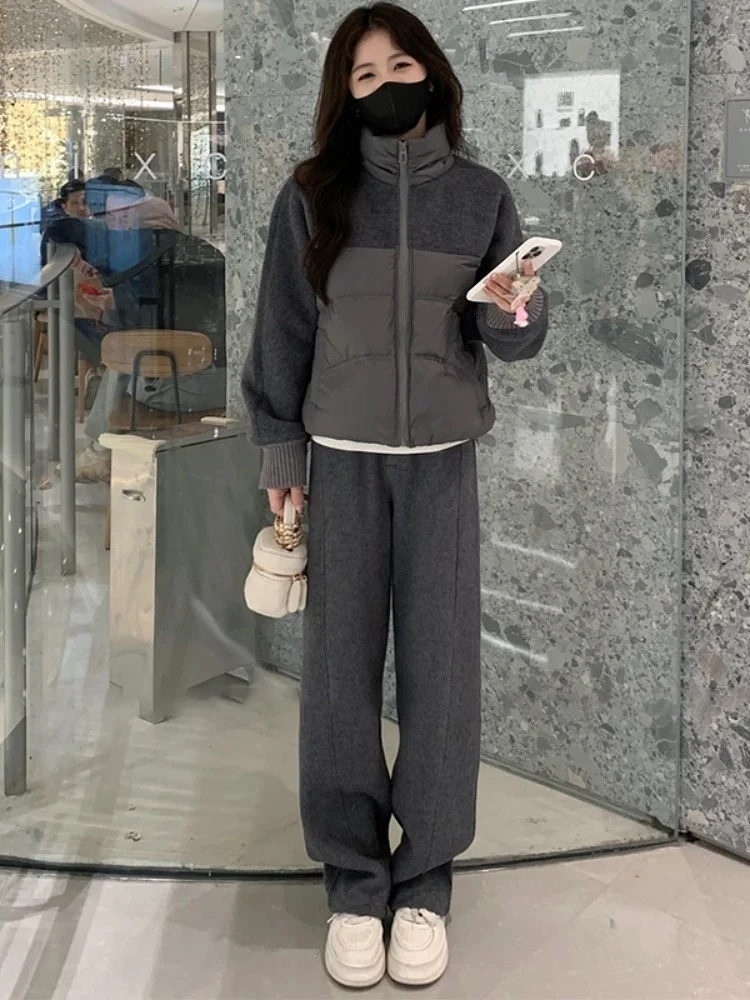 

Модный твидовый повседневный спортивный костюм для женщин: осенне-зимний новый комплект из пуховика с лоскутным узором и брюк с широкими штанинами (два предмета)