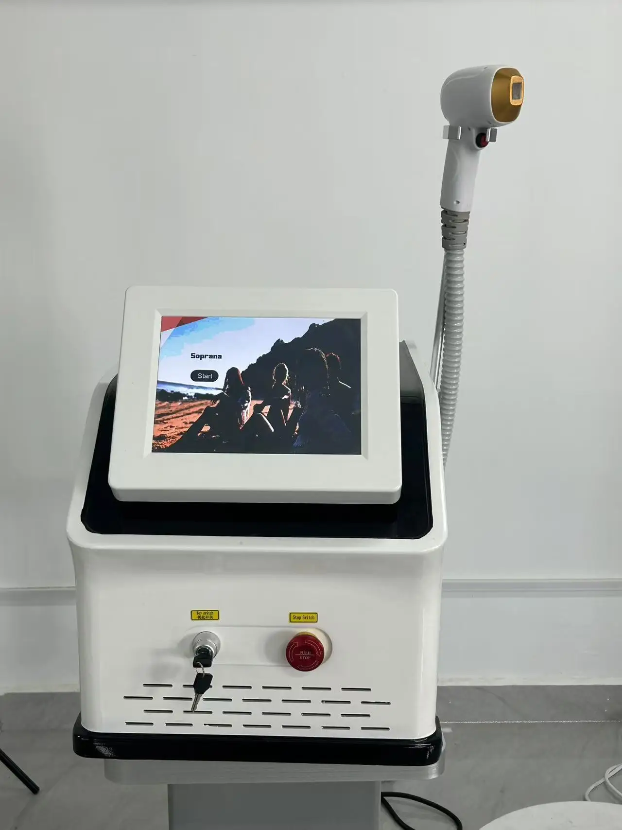 

Portable Diode Laser Hair Removal Machine 2000W 3Wavelengths 755NM 808NM 1064NM Permanent Painless Facial And Body Hair Removal