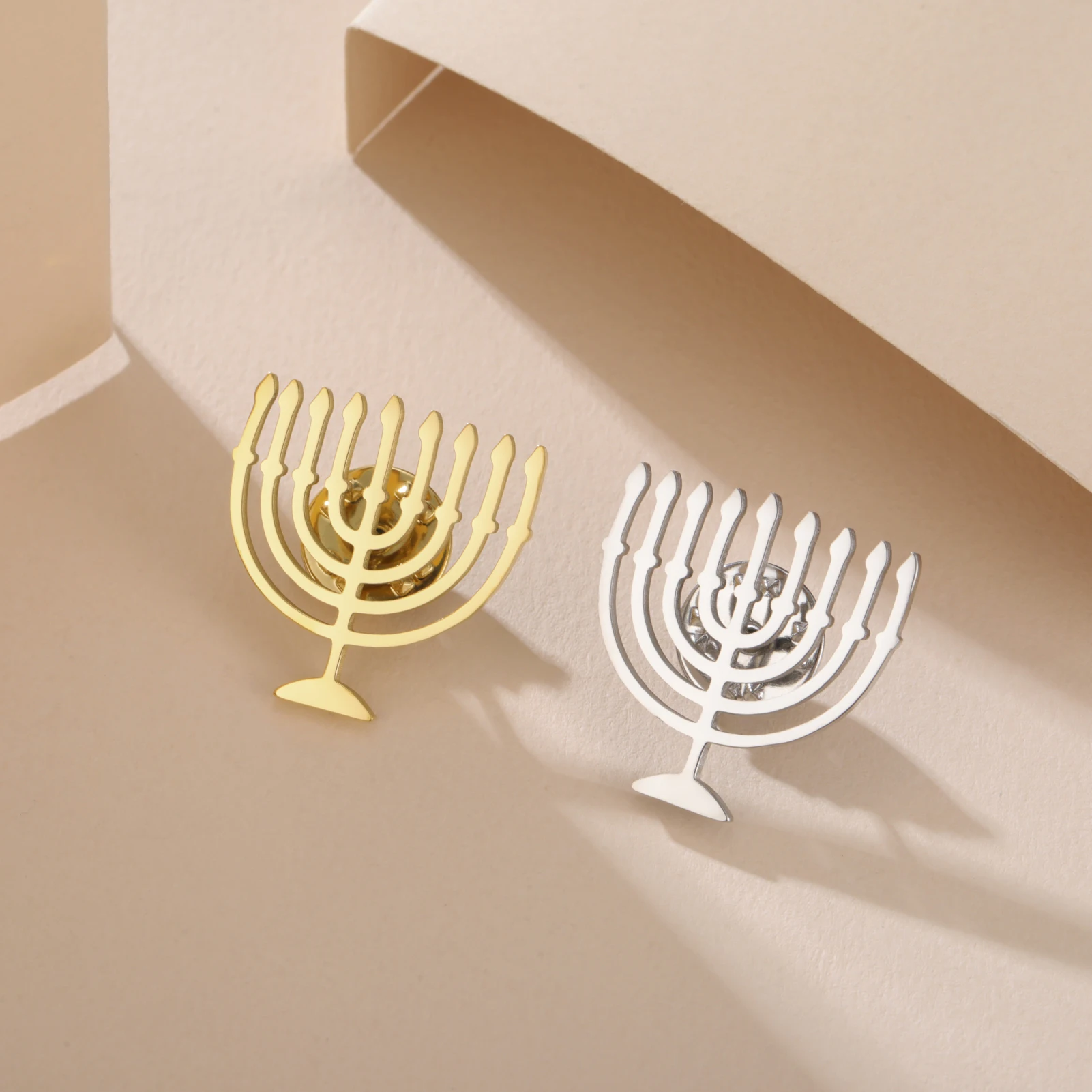 1PC Menorah Candle Holder Brooch for Women MenFaith Lamp Shirt Suit Badge Pin Religious Judaica Accessories