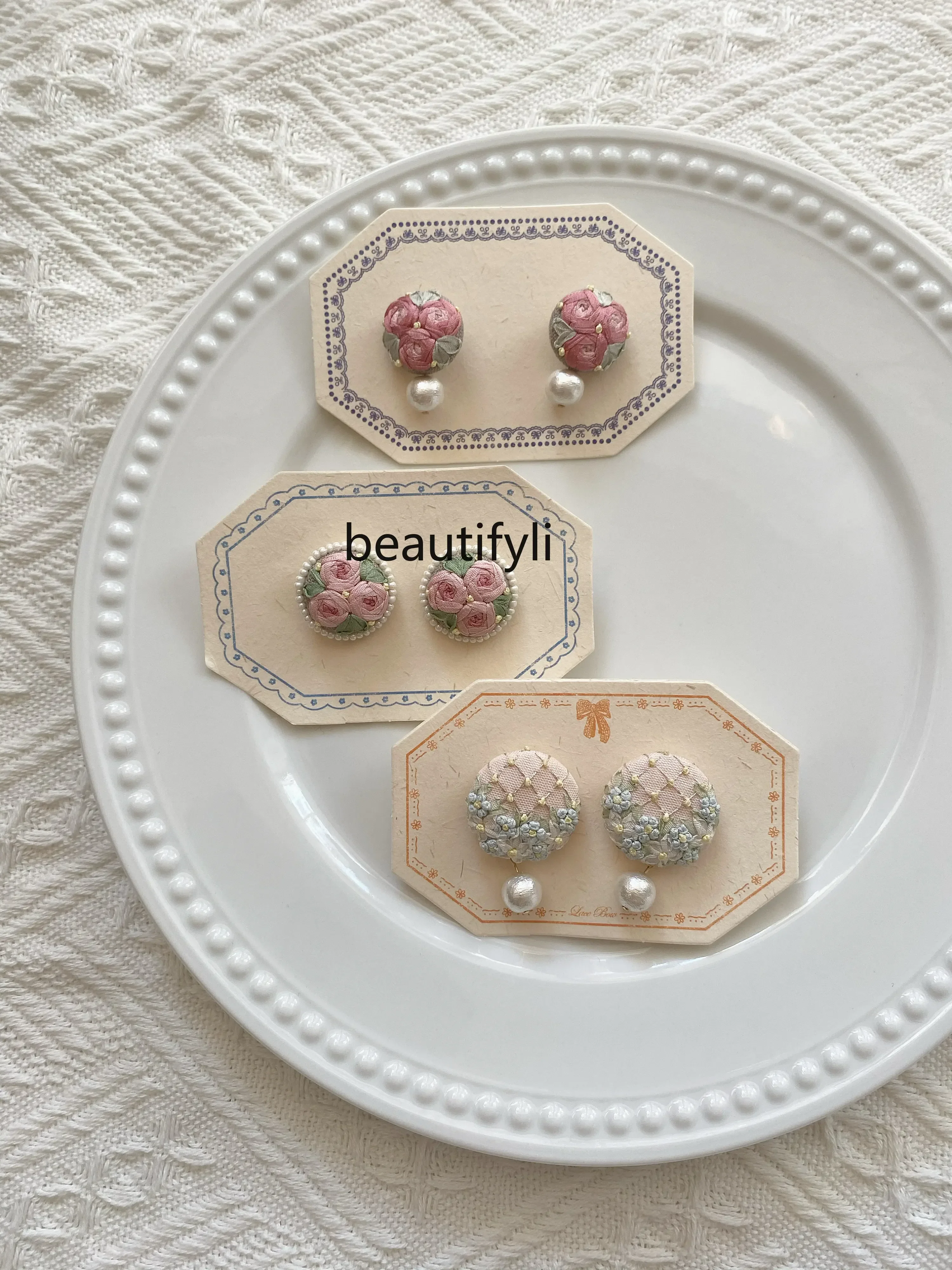 

L11 yj Handmade Embroidery Flower Pearl Stud Earrings Niche Temperament Commuter Advanced Fresh Ear Clip without Pierced Ears