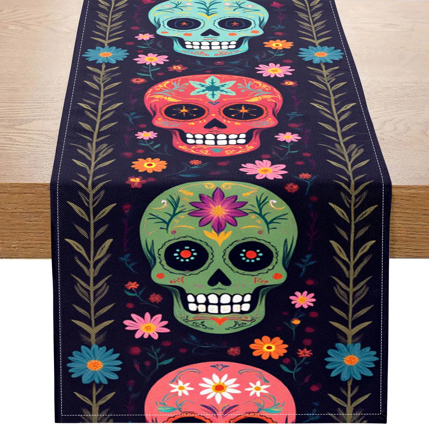 

Цельная дорожка для стола на тему Дня мертвых, украшенная красочными черепами и узорами хризантем, подходит для дней мертвых вечеринок и экзотических украшений