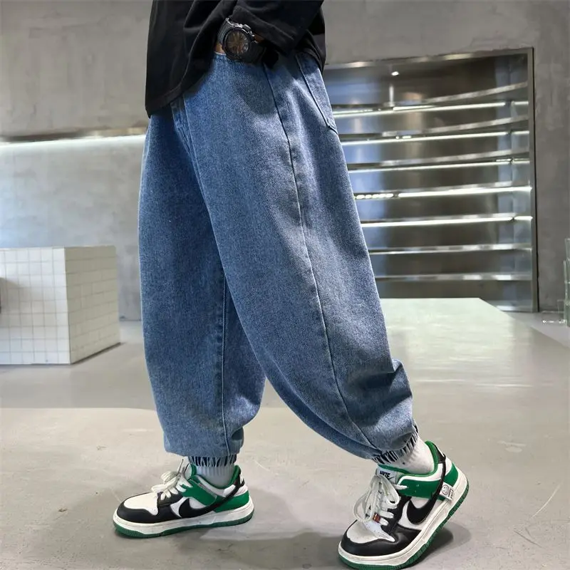 

2025 Новые осенние джинсы для больших детей для мальчиков — стильные и модные джинсовые брюки для мальчиков, комфортная посадка и модный дизайн