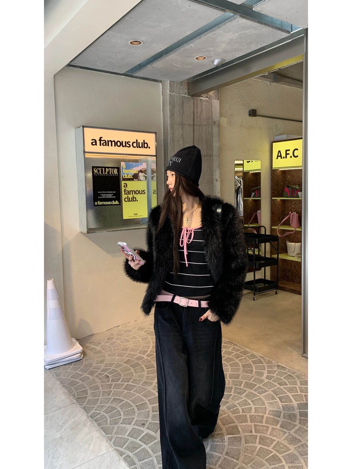 Jaqueta de Pele Preta Fena Estilo Outono Inverno Nova 2025 ular Estilo de Trabalho em Fibra de Poliéster Manga Longa C...