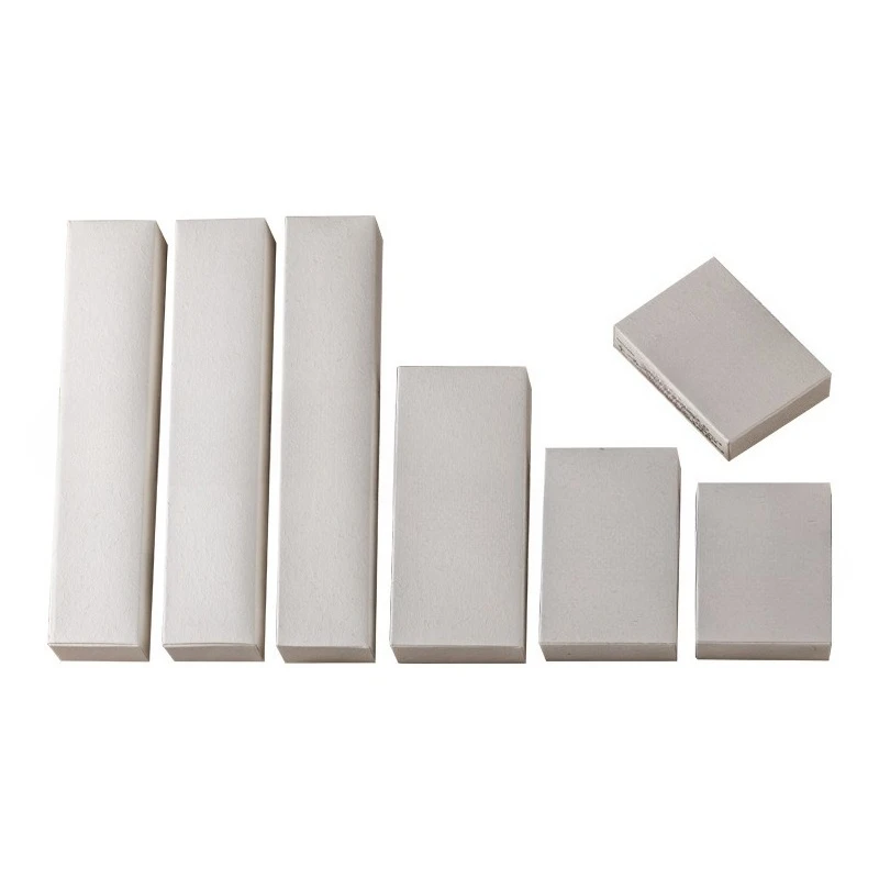Disposable toothbrushes, combs, shower caps, and special washing sets for homestays.