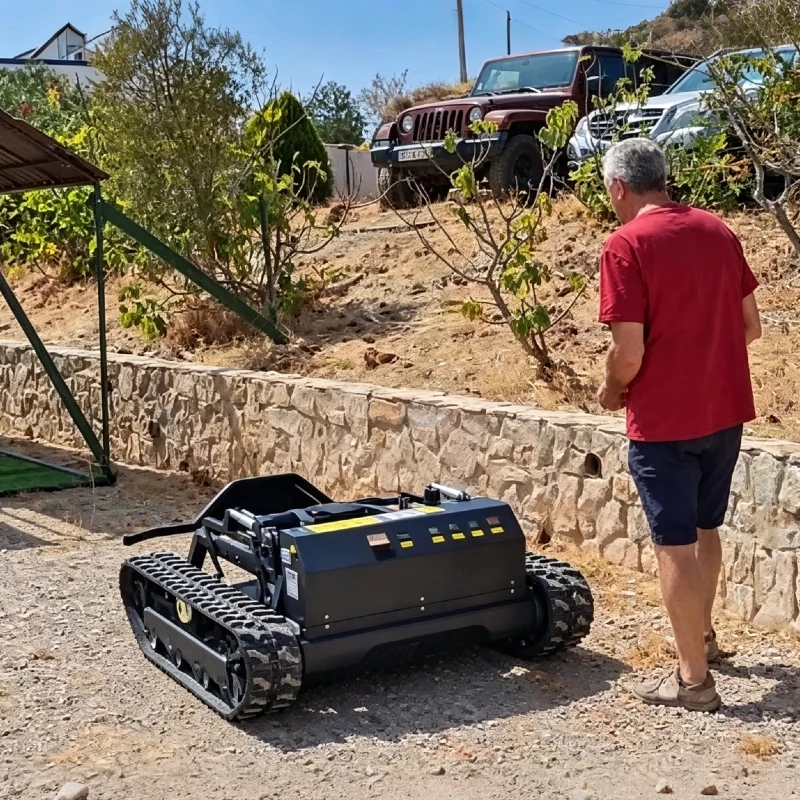 Diesel Crawler Lawn Mower, Wireless Control, Low Fuel Consumption For Hillside Orchard Grass Cutting CE EPA Approved