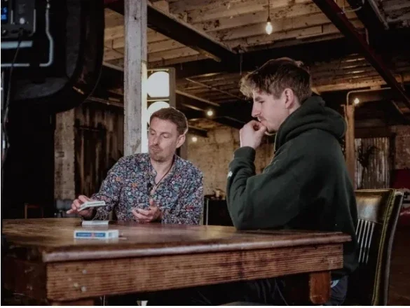 

The Ultimate Card to Box by James Brown x Ellusionist - Magic tricks (Instant Download)