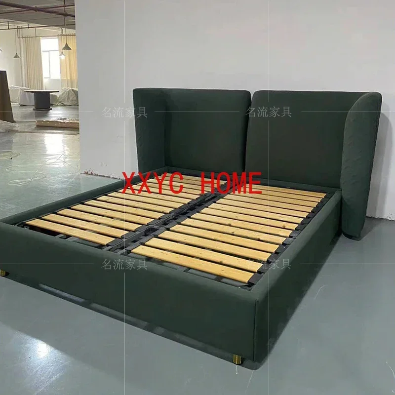

Double Post-Modern Light Luxury Solid Wood 1.8 M Bedroom Marriage Bed Style Villa Furniture