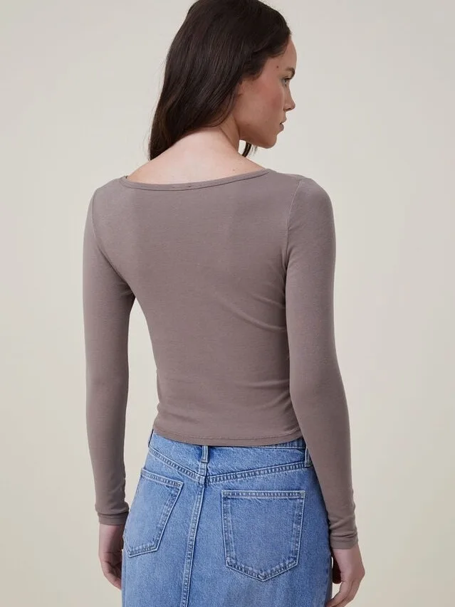 تي شيرت نسائي بأكمام طويلة وقصة ضيقة، مصنوع من مزيج من القطن والبوليستر، تصميم كاجوال عصري، قصير الطول.