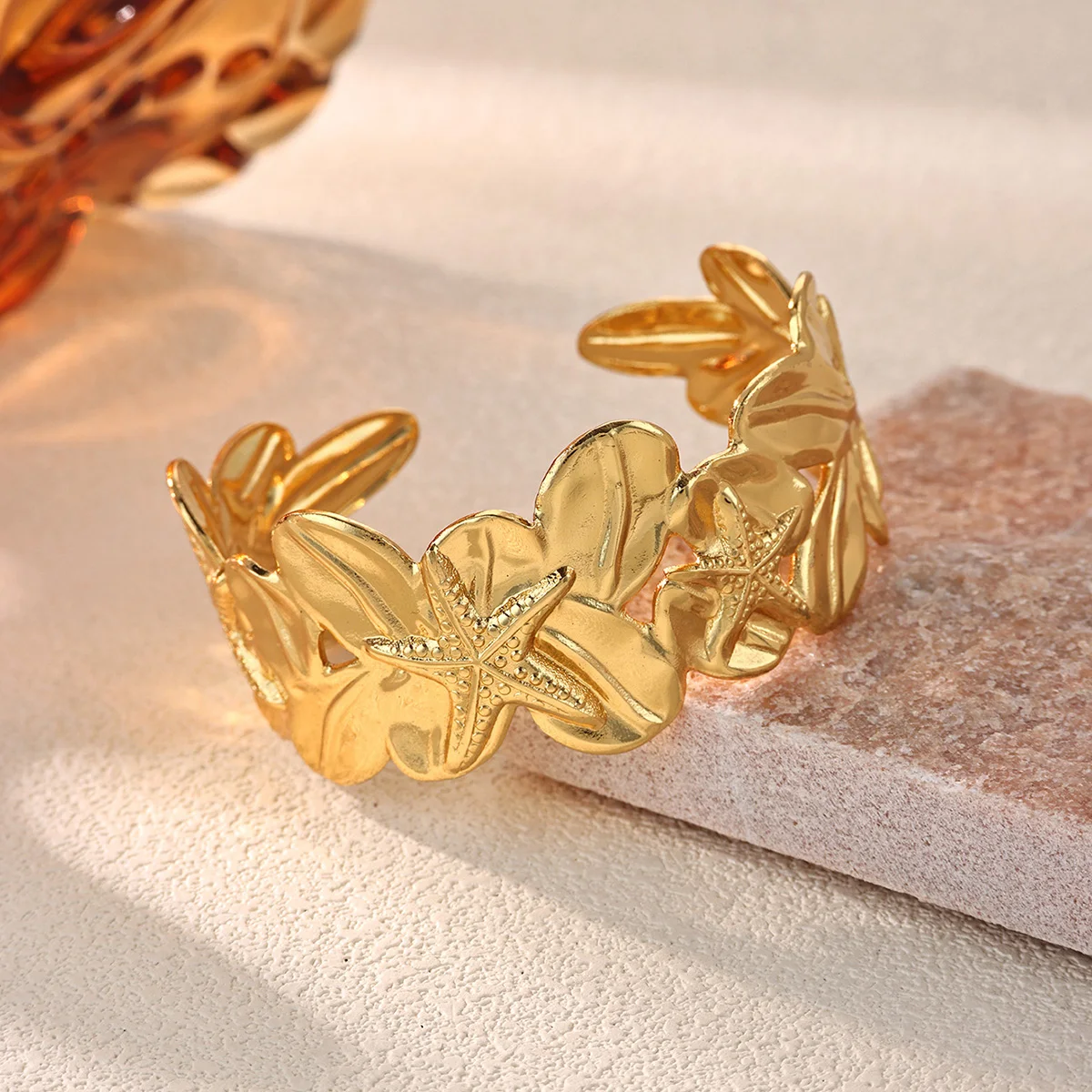 Vintage Luxury Starfish Bangle Bracelet For Women Stainless Steel Gold Color Exquisite Cuff Bracelet 2026 New Fashion Jewelry