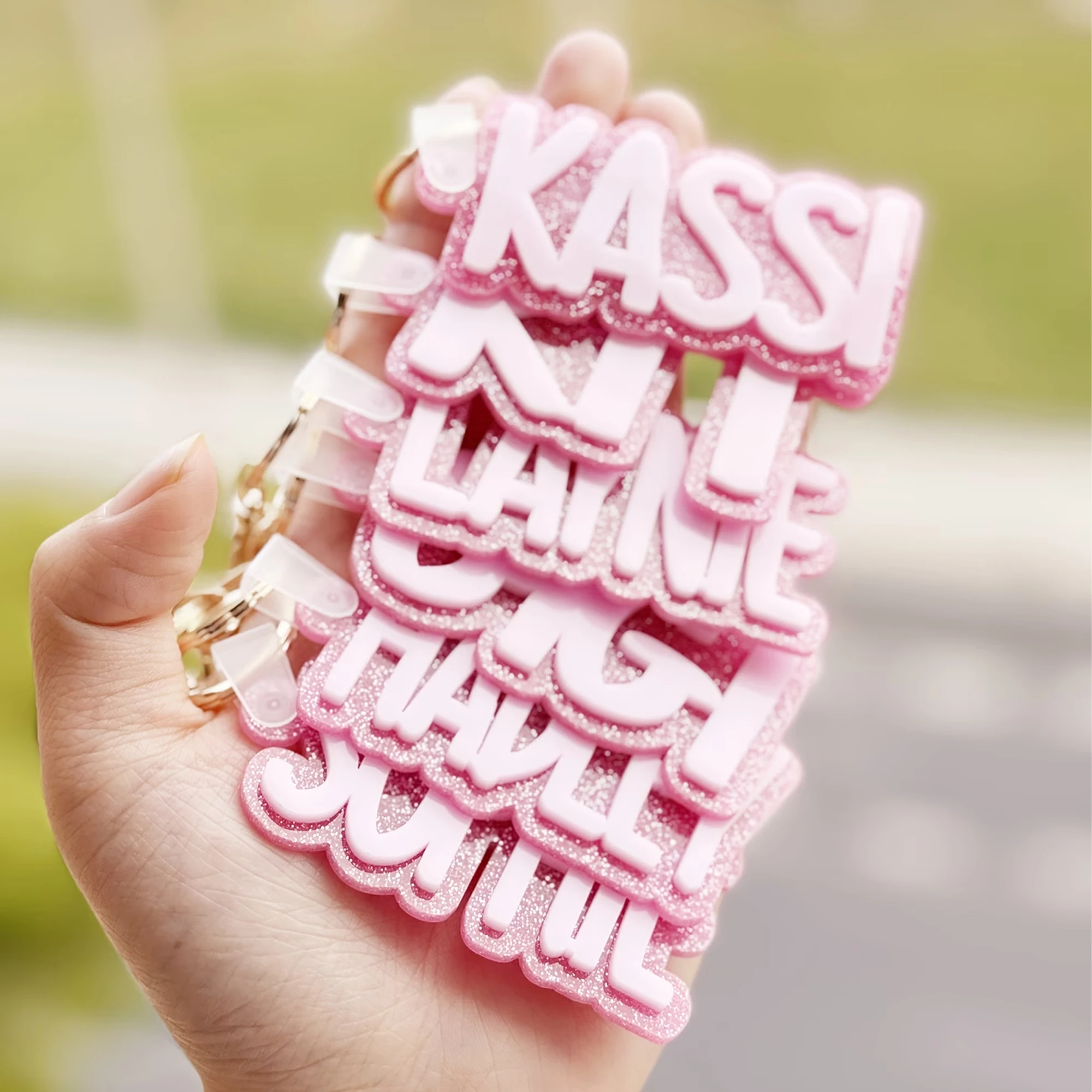 Personalisierter Namens-Schlüsselanhänger, Individueller Buchstaben-Acryl-Schlüsselanhänger, Aufrechter Anhänger mit Namen, Geburtstagsgeschenk für Freundin – Detail 5