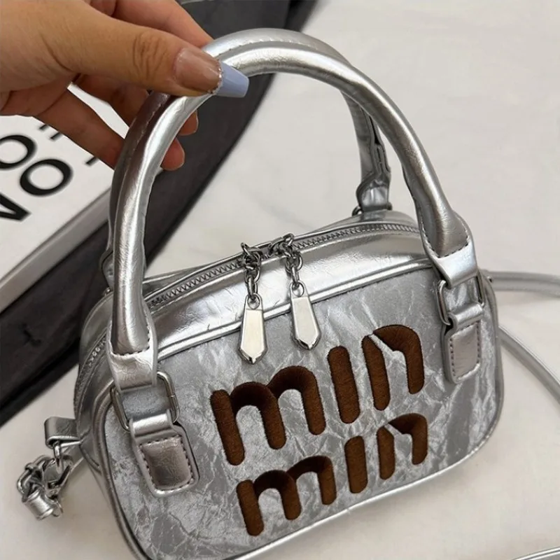 

Ladies Stylish Shoulder Bag Chic Appearance For Date Nights And Parties Eye Catching Design