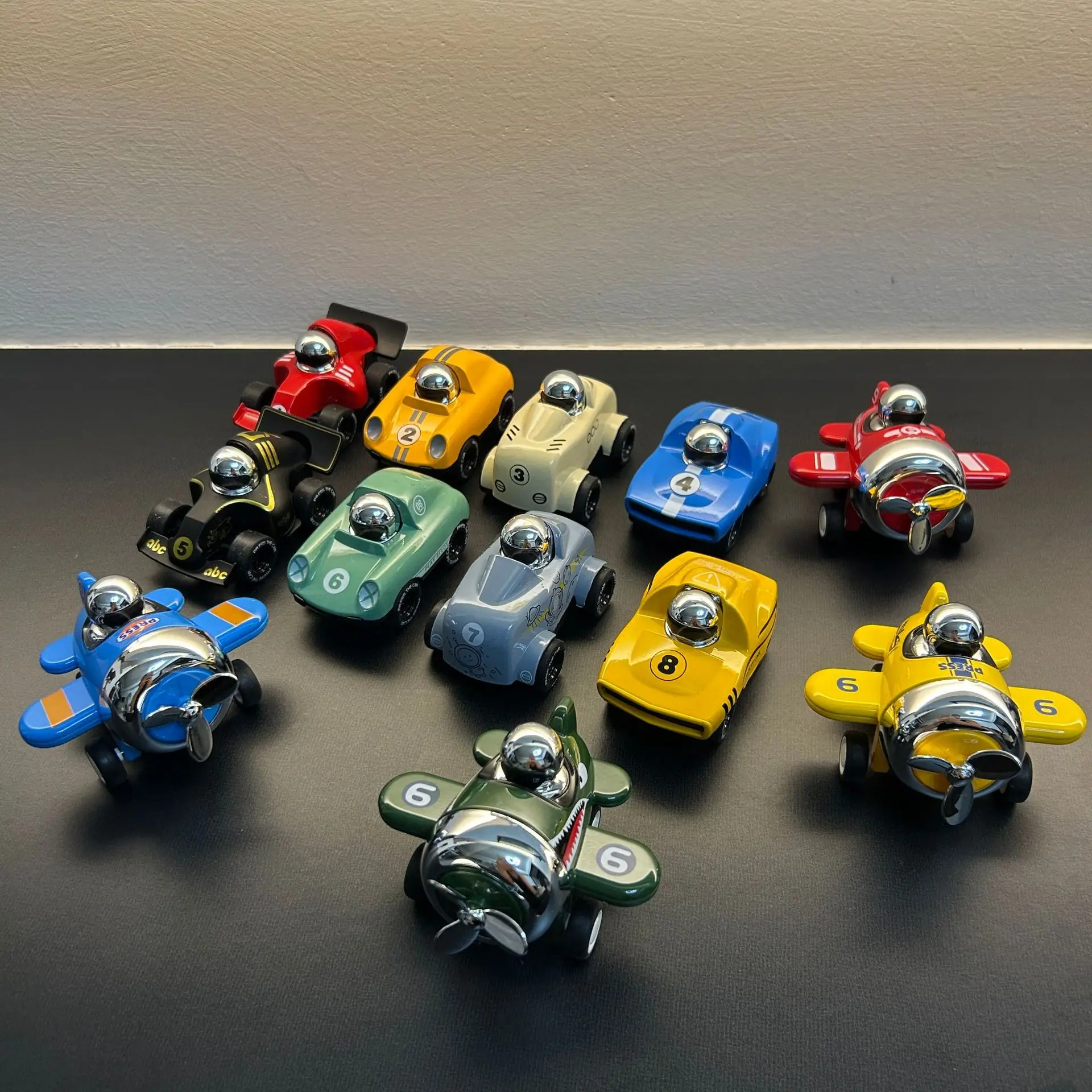 

1:72 Scale Mini Cartoon Alloy Car Press Skidding Car Go-kart Aircraft Model Children Toys Cool Pull Back Car Racing Car Boy Gift