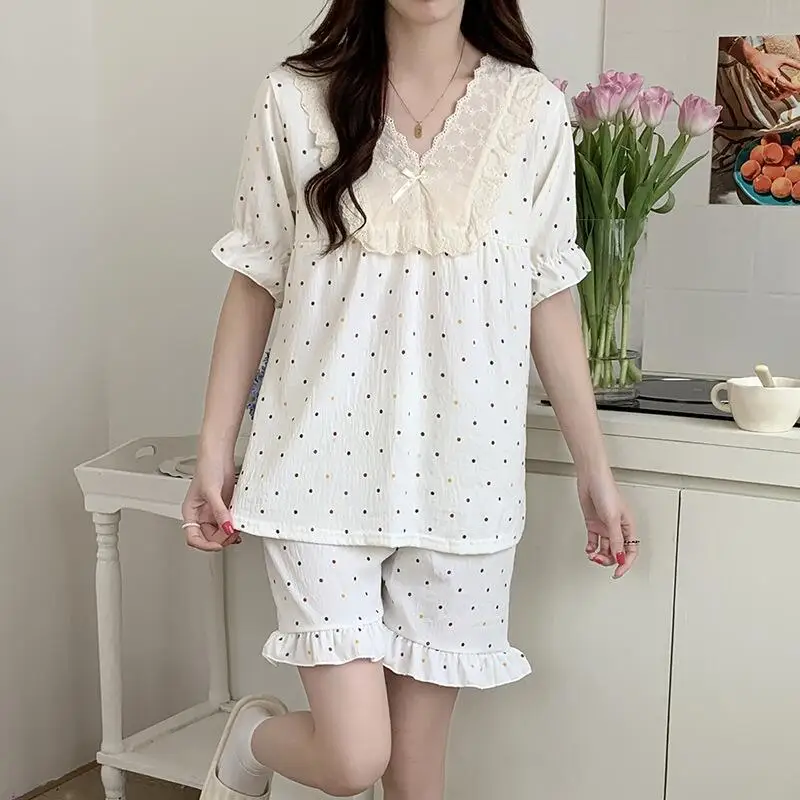 

Милый и очаровательный женский пижамный комплект для девочек: летняя мода, короткий рукав, удобная и дышащая домашняя одежда, новый стиль, мультяшный дизайн.