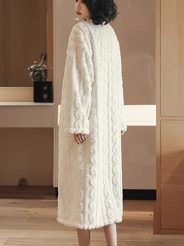 Imagen 2 del producto Cómodo vestido para casa jacquard de terciopelo de color liso, prenda holgada para el hogar, cálida y gruesa, de manga larga, con cuello redondo